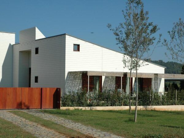 🏡 ¡Descubre el Encanto de La Fustana en Maià de Montcal! 🌿✨