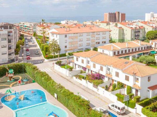 🌞 ¡Disfruta de una escapada inolvidable en Comarruga, Costa Dorada! 🏖️🌊