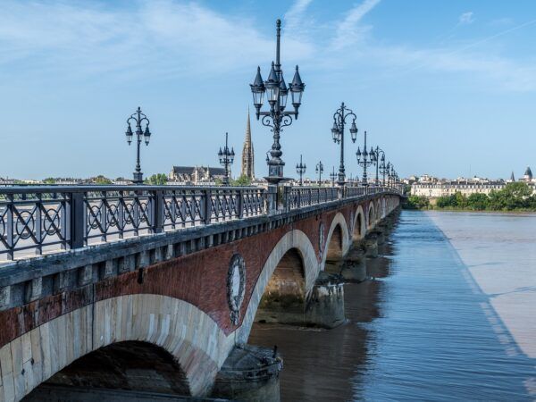 🍷¡Descubre la comodidad del The Originals Access Hôtel Bordeaux Aéroport! ✈️🏨