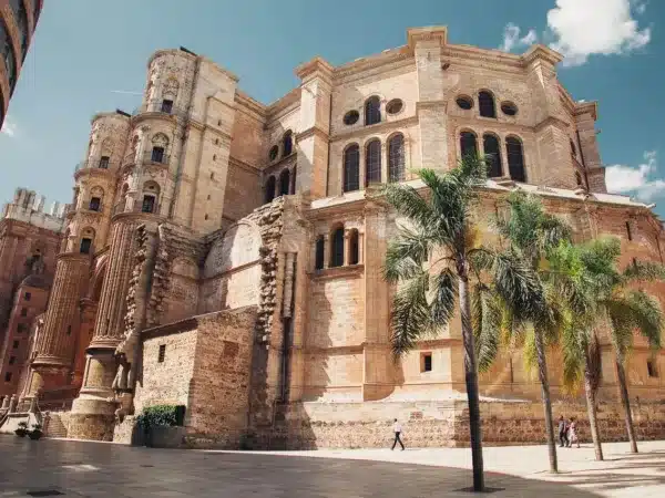 🏙️🌊¡Descubre Málaga desde su corazón y disfruta de una experiencia única en Letmalaga CAC! 🏙️🌊