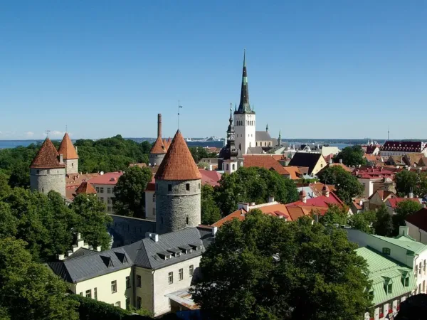 🏰¡Descubre Tallin con estilo en el Metropol Hotel! 🏨✈️
