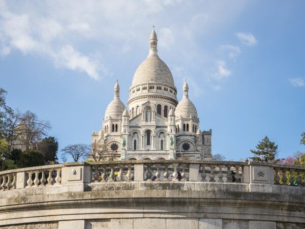 🌟 ¡Descubre el Encanto de París en el Hôtel Bellevue Paris Montmartre! 🥐🎨