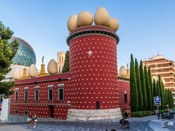 🌟 ¡Disfruta de un fin de semana en el Sercotel Hotel President de Figueres! 🎨🏖️