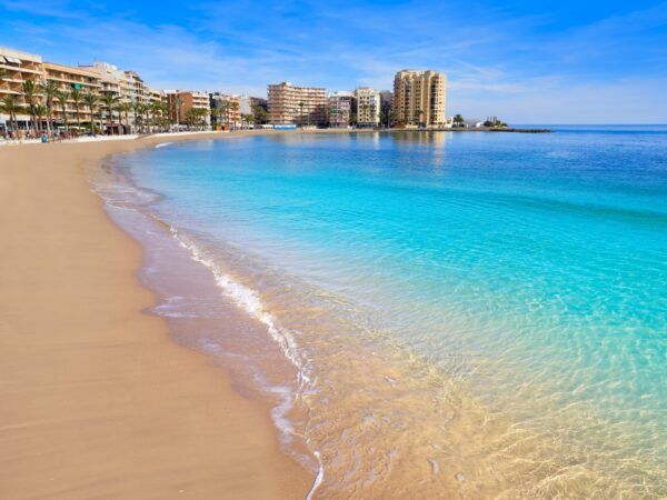 🌊🌴¡Descubre el encanto de Torrevieja en Ona Aldea del Mar! 🌊🌴