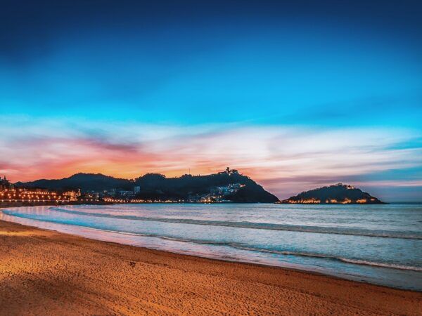 ¡Descubre la encantadora ciudad de San Sebastián! 🌊🏖️