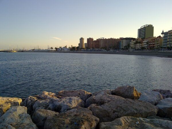 ¡Disfruta de unas vacaciones en el encantador Ona Las Rampas en Fuengirola! 🌞🏖️