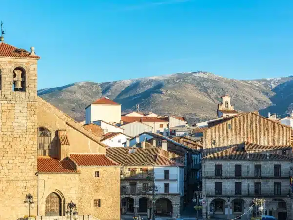🏞️¡Descubre la encantadora Béjar desde Ronda Navarra by Valdesierra! 🏔️✨