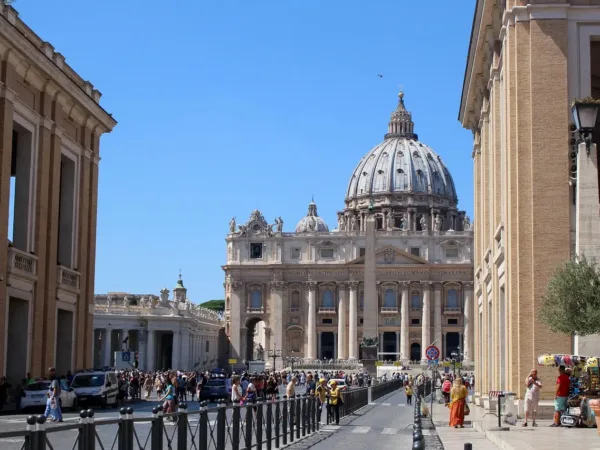⛪¡Descubre la magia de Roma alojándote en el Ginevra Palace Hotel! 🇮🇹✨