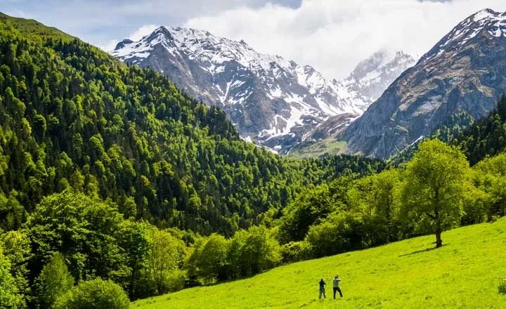 ðŸ”ï¸âœ¨Â¡Escapa a la belleza del Valle de ArÃ¡n en El Refugio de Aran Vielha Aparthotel! ðŸ”ï¸âœ¨
